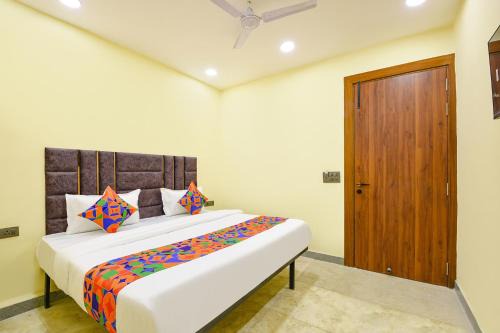 Delhi Hotel | FabHotel Yash Residency - Yamuna Sports Complex