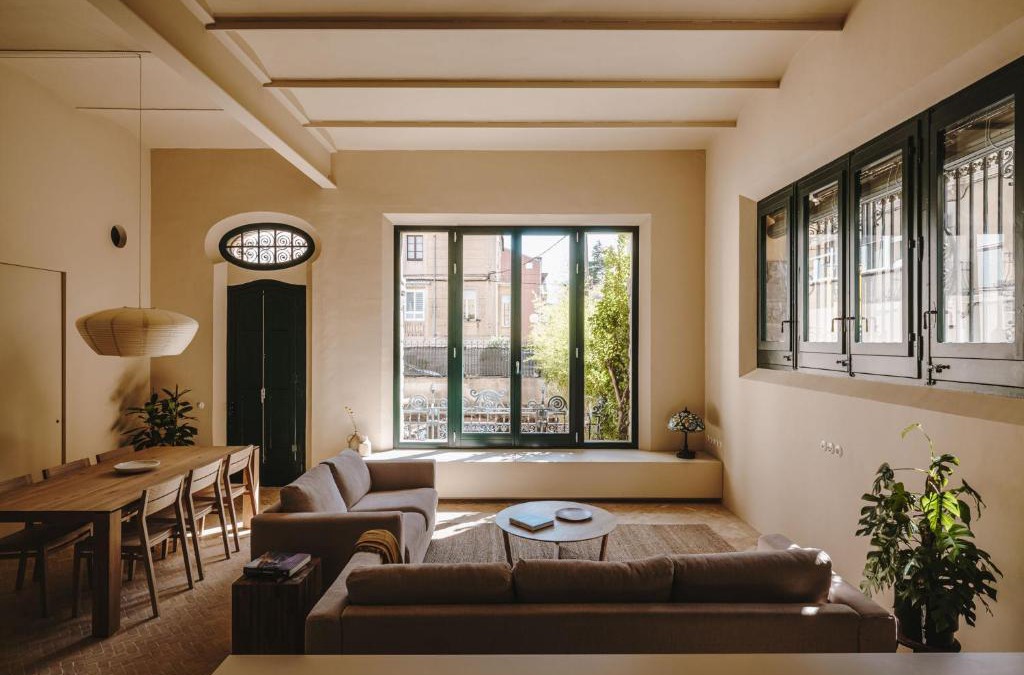 Olot Villa | Fàbrica Descals and Pavillion