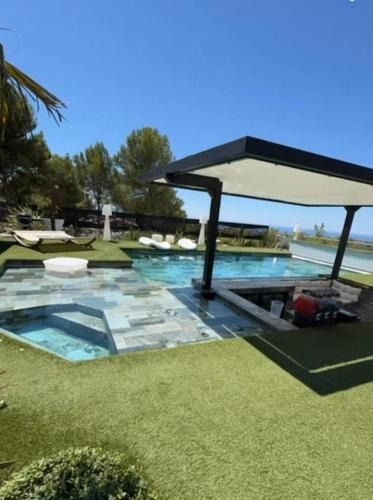 Notre-Dame-Limite Villa | Fabuleuse villa Marseille -7 chambres -14 pers avec grande piscine 2 jacuzzis