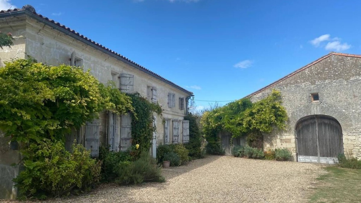 Saint-Ciers-du-Taillon House | Fabulous family French farm House with pool in quiet hamlet .