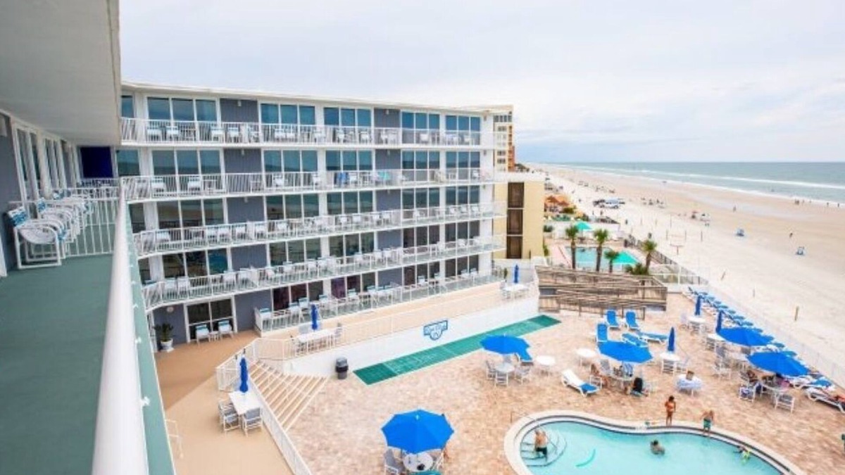 Daytona Beach Shores Condo | Fabulous 1-BR condo at Sea Club IV in Daytona Beach Shores directly on the beach