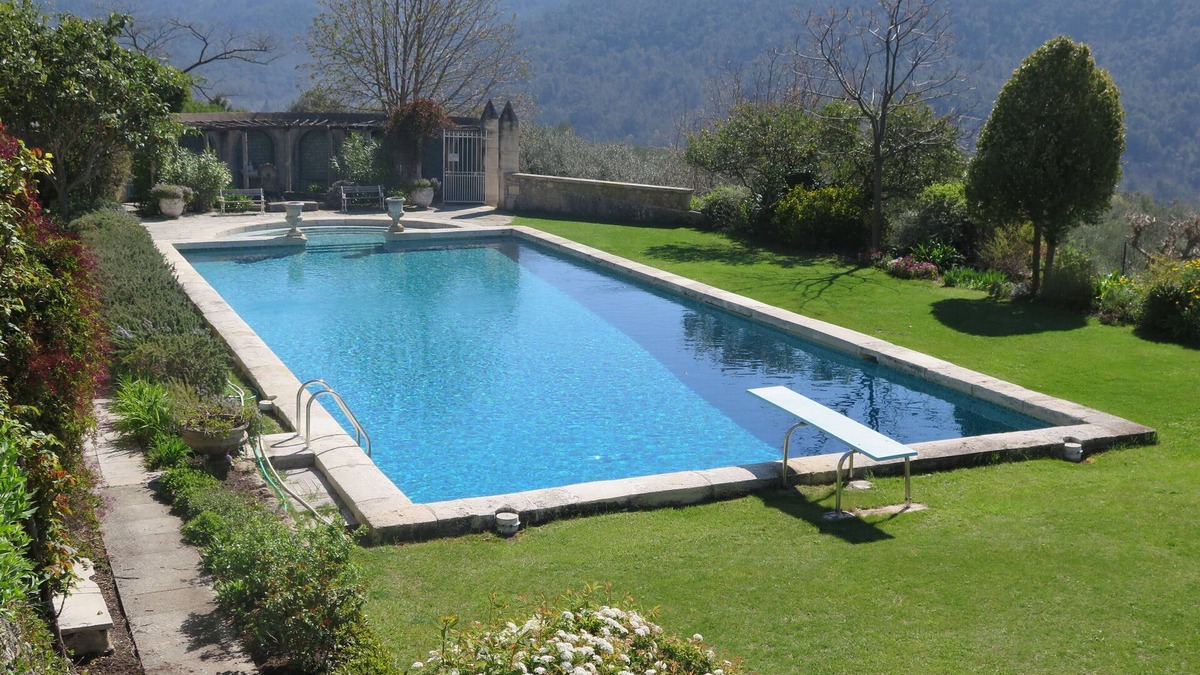 Bargemon Apartment | Fabulous 12th Century château apartment in Provence