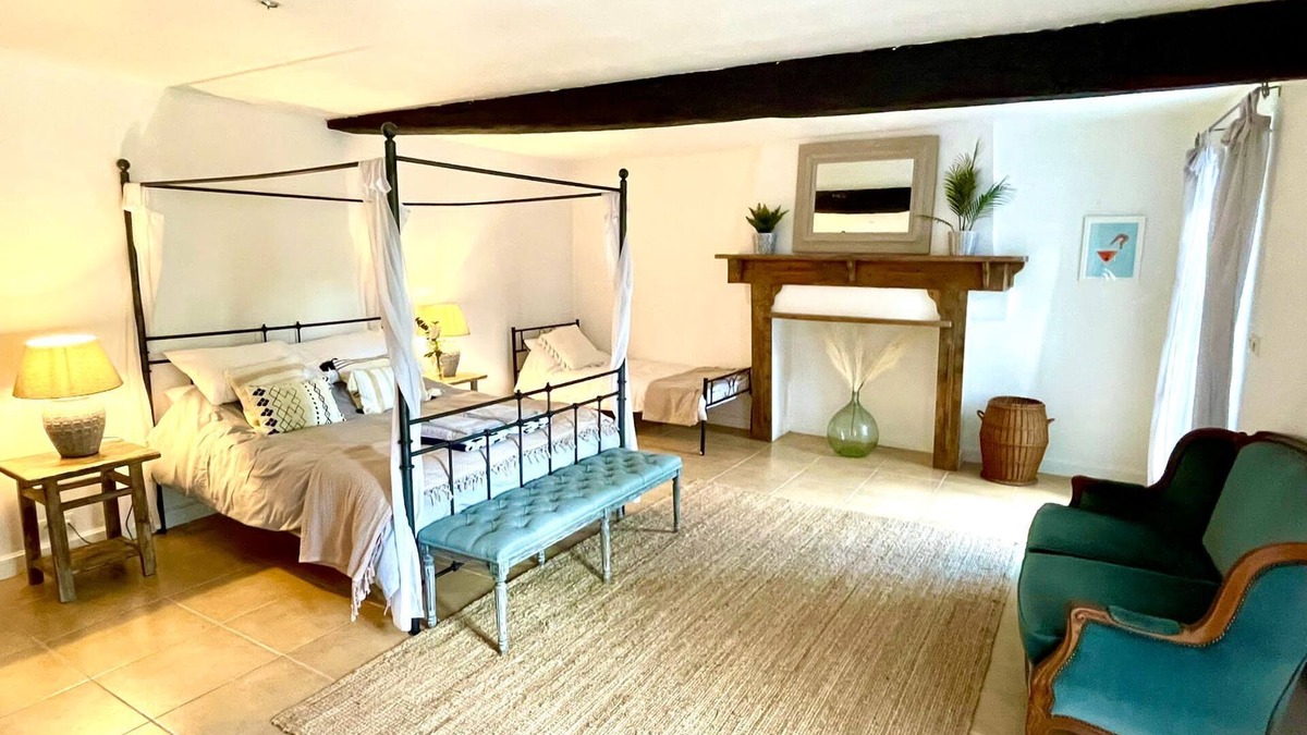 Eymet House | Fabulous 2 bed Gite 2km quiet Walk into Eymet