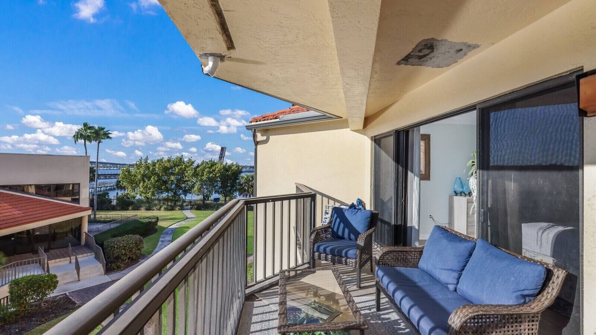 Bradenton Apartment | Fabulous 2 bedroom/2 bathroom Condo on the Manatee River