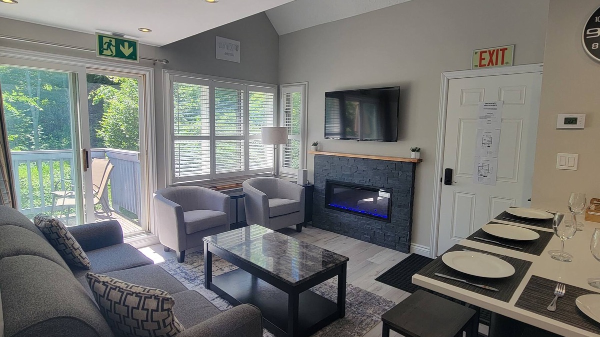Craigleith Condo | Fabulous 2 Level, 2 Bedroom Condo on Blue Mountain! Over 250 5 Star Reviews!