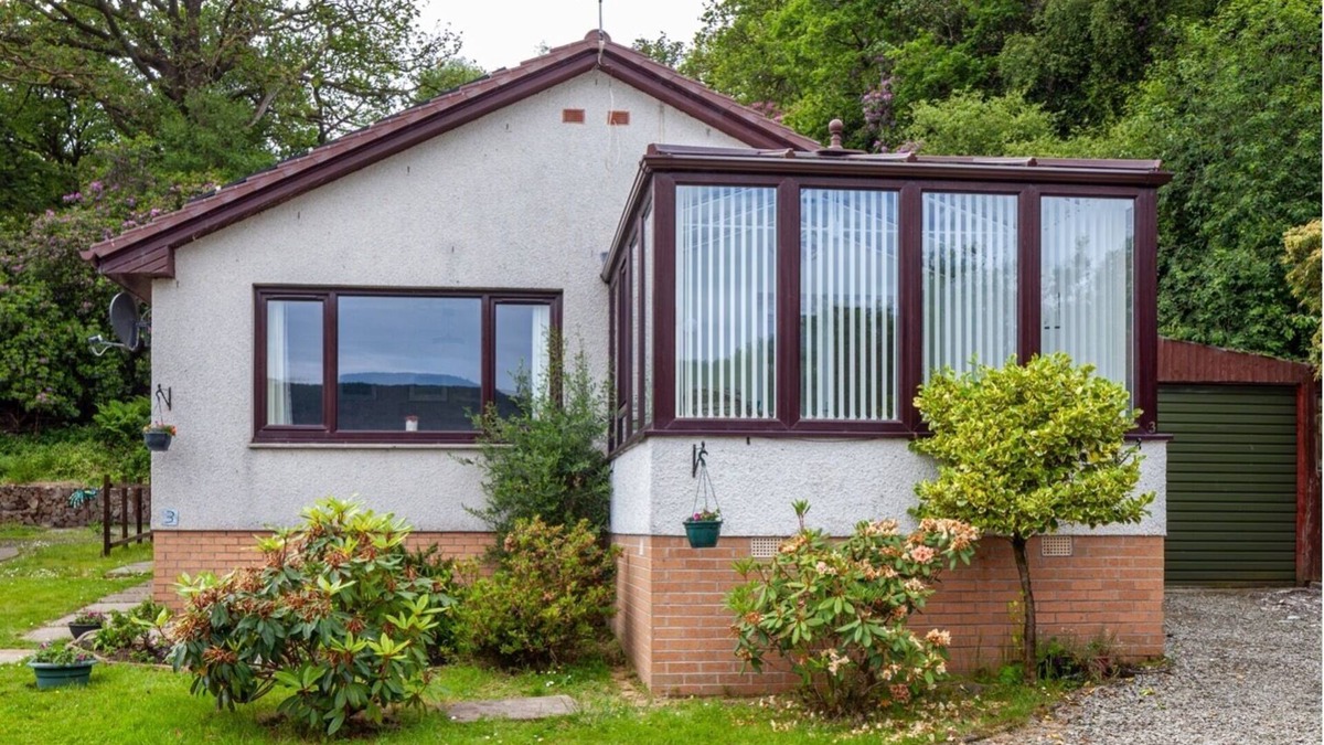 Kilmun House | Fabulous 3-bedroom bungalow overlooking the Holy Loch