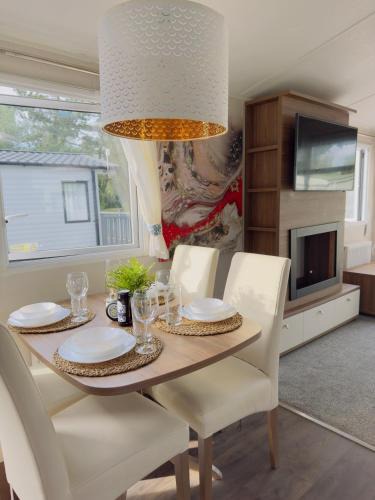 Great Houghton Resort | Fabulous 3 Bedroom Static Caravan at Billing Aquadrome