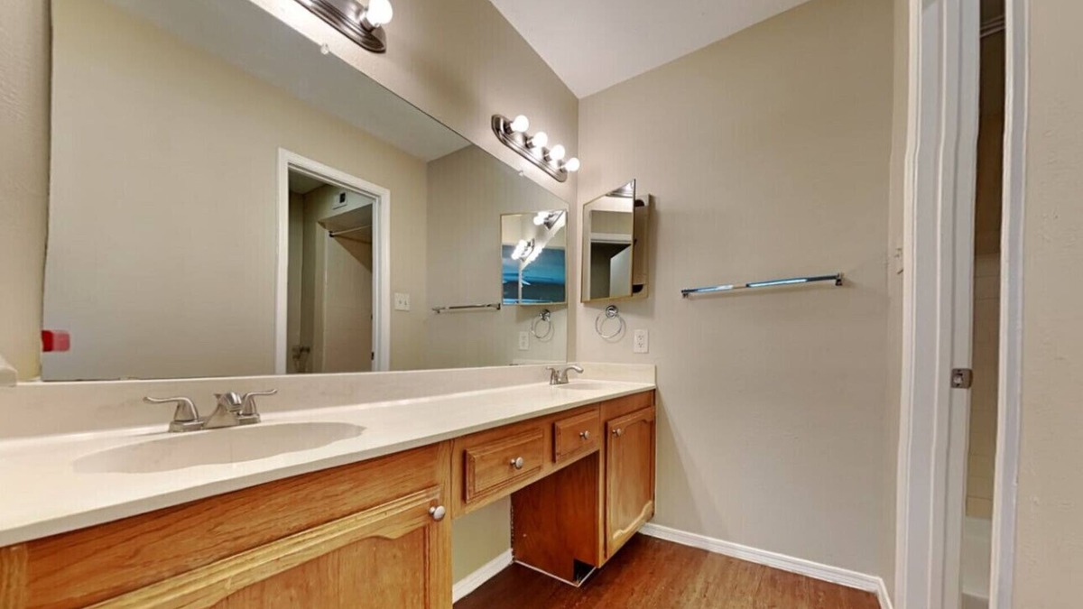 Garland House | Fabulous 3-bedroom house in Garland