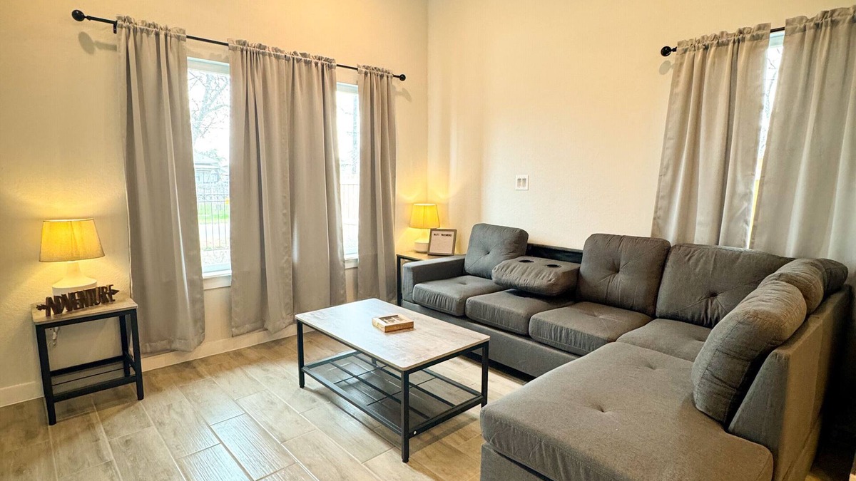 Riverside House | Fabulous 3 Bedroom Home Great option for a Family vacation Near SA Downtown