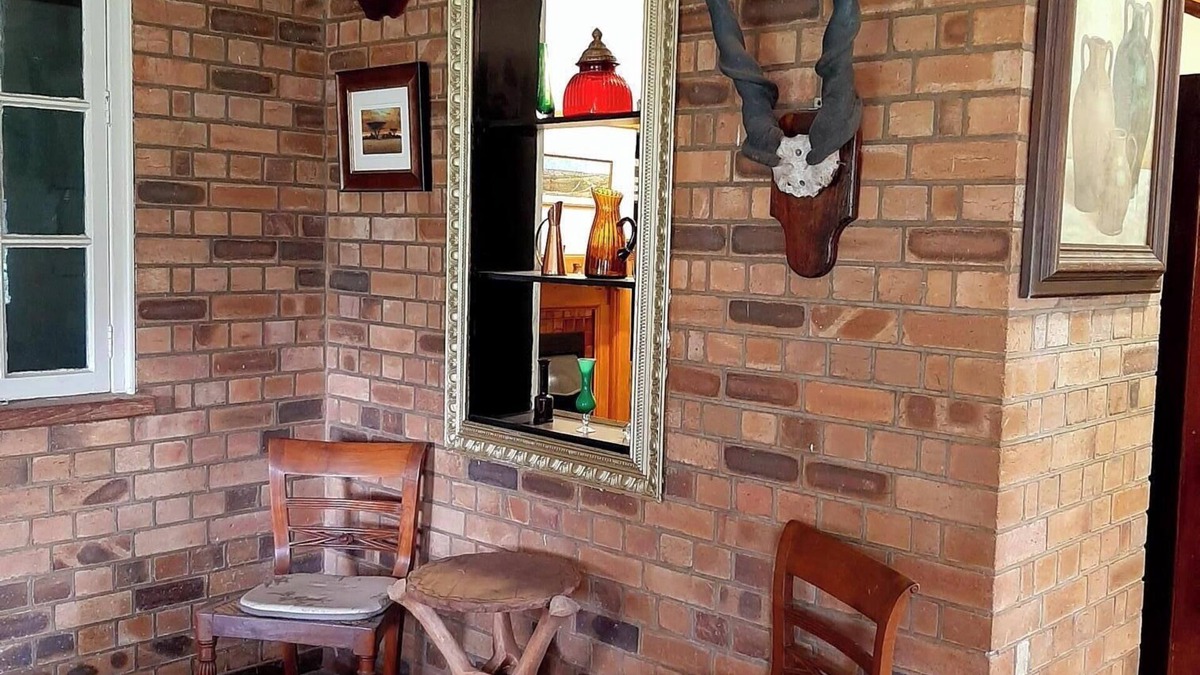 Hekpoort Other | Fabulous 4-bedroom farmhouse in Hekpoort with stunning views