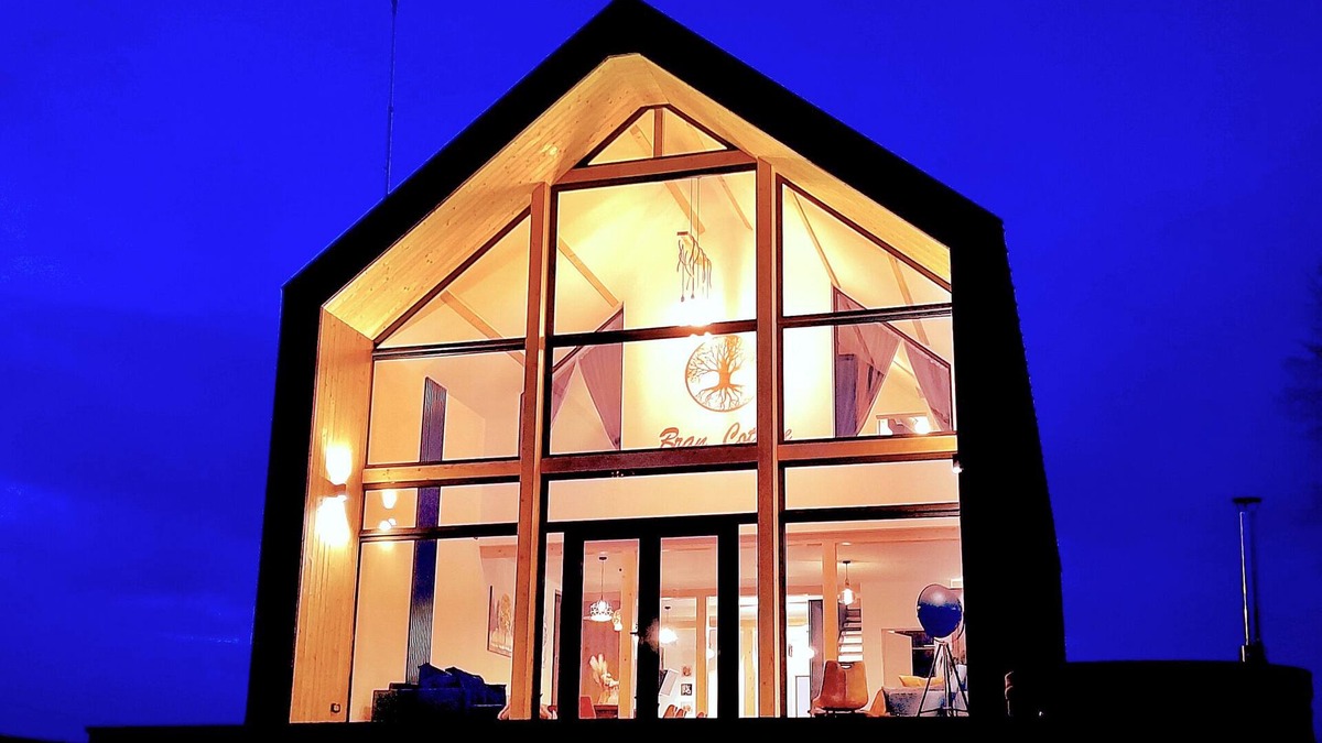 Bran Cottage | Fabulous 5-bedroom Cottage in Bran with WiFi, AC