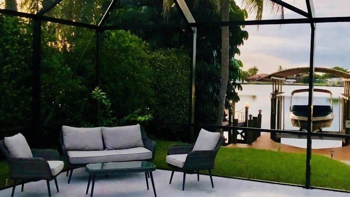 Eight Lakes House | Fabulous 5 BR Waterfront Villa for Your Perfect Dream Vacation!