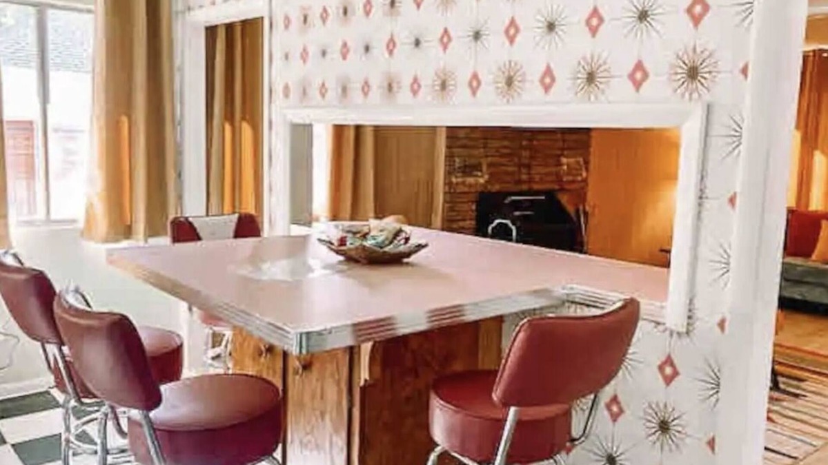 Salina House | Fabulous 50's & Hot Tub
