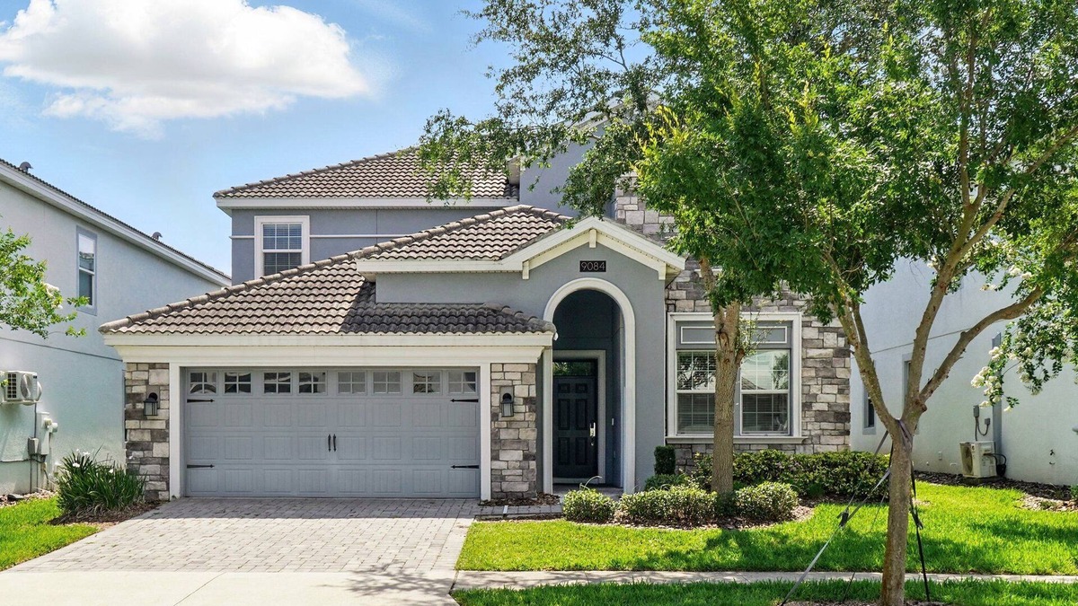 Davenport House | Fabulous 6 Bed Pool Home with Game Room-9084HS