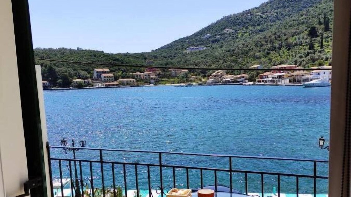 Evgiros Apartment | Fabulous apt. w breakfast near the sea