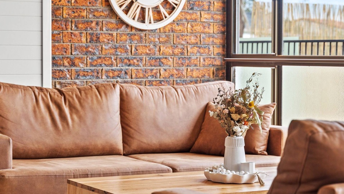 Evans Head House | Fabulous Art Deco Home with Swimming Pool in the Heart of Town