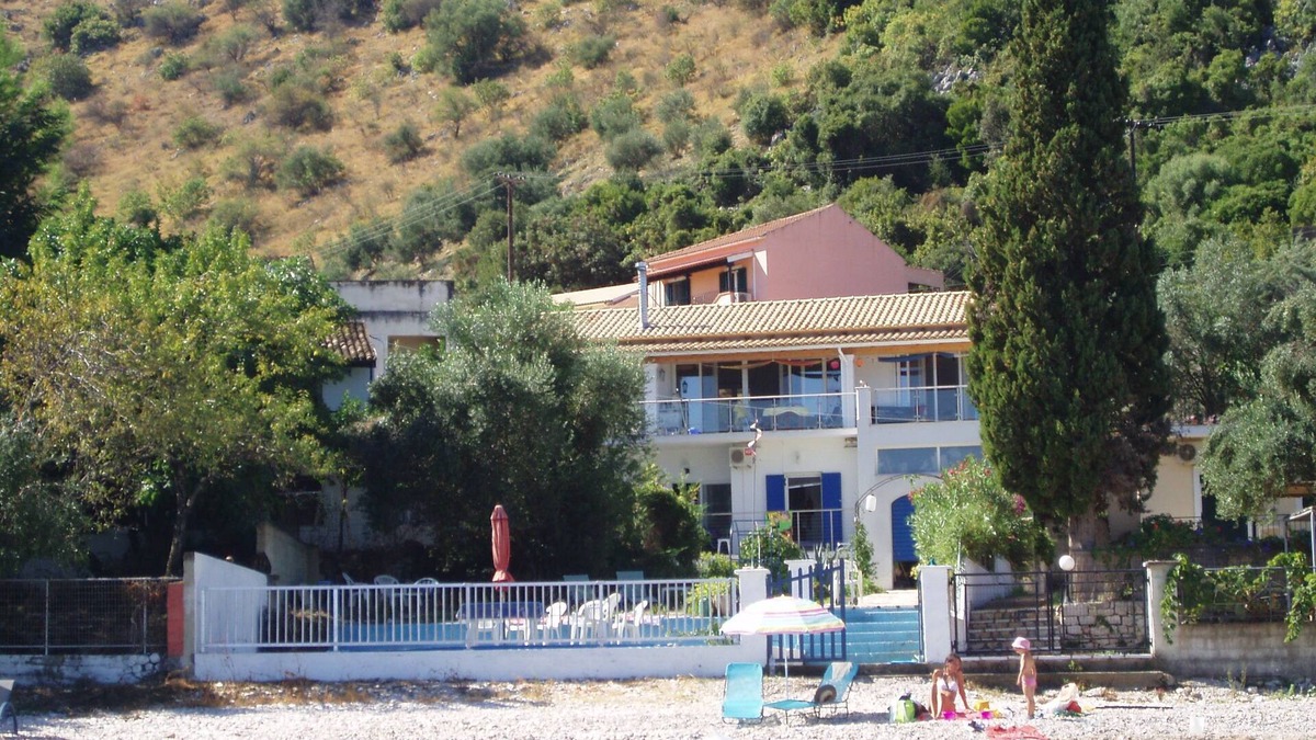 Petaleia Villa | Fabulous Beachside 4 Bedroom Detached Villa - all 5 Star reviews