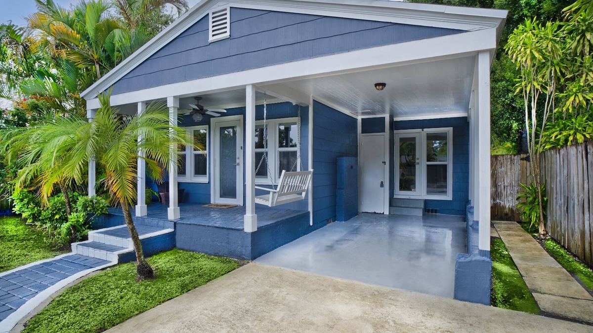 South Middle River House | Fabulous Bungalow w/Outdoor Eden mins from Beach