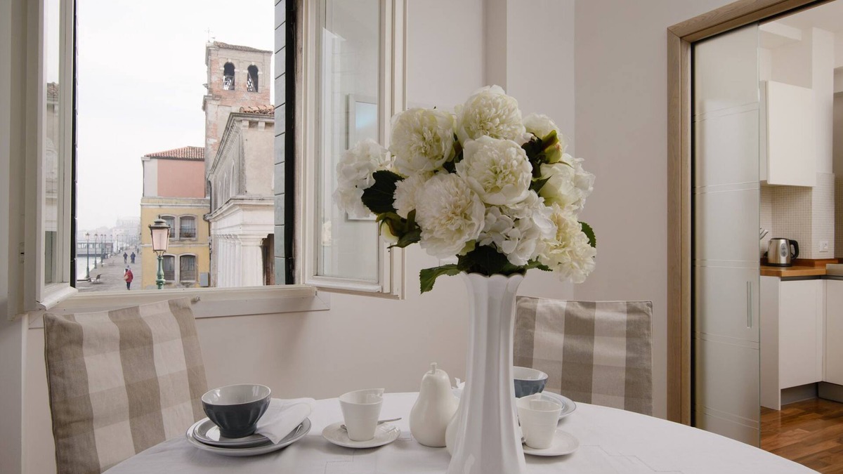 Molina Apartment | FABULOUS CANAL VIEWS, CONTEMPORARY DESIGNER APARTMENT IN VENICE 2 BEDS, 2 BATHS