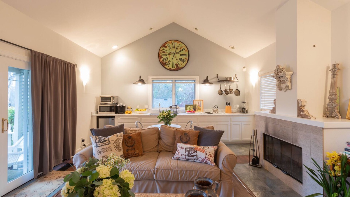 Glen Ellen House | Fabulous Cottage, Walk to Glen Ellen