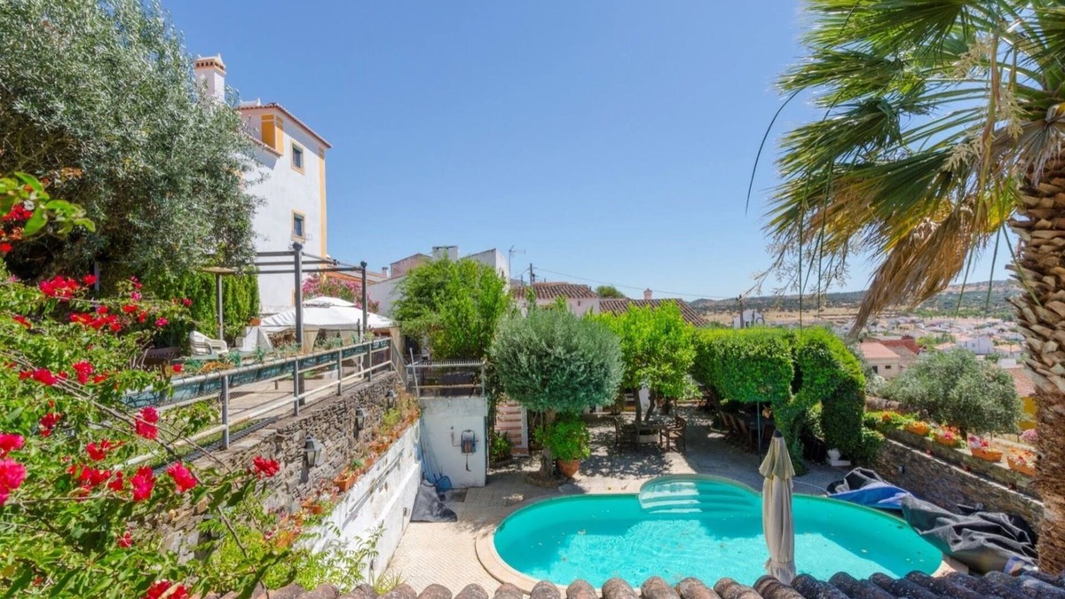 Terena Villa | Fabulous country house with pool set in historical town