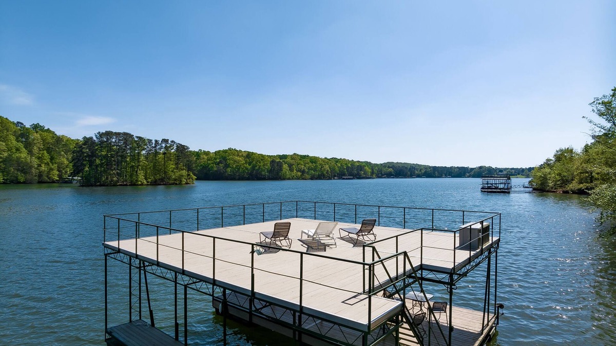 Gainesville House | Fabulous cove and location! Spacious 5 BR/4.5 BA, Outdoor Kitchen & Fire Pit