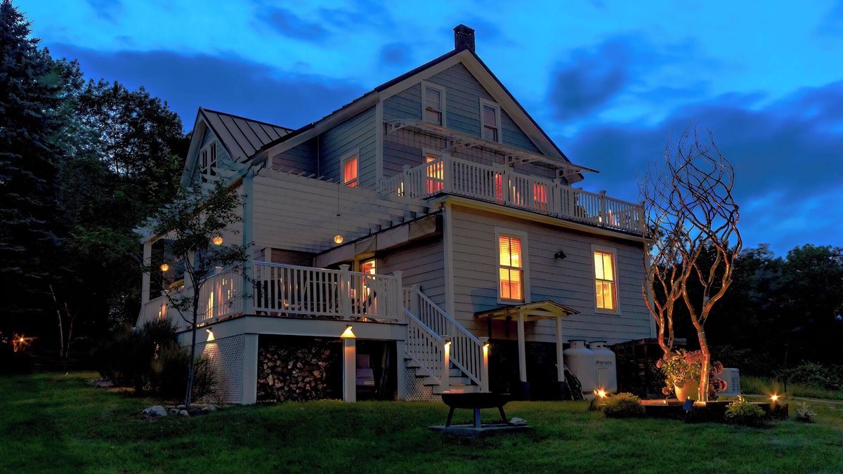 Cragsmoor House | Fabulous cozy farmhouse on a Hudson Valley mountaintop