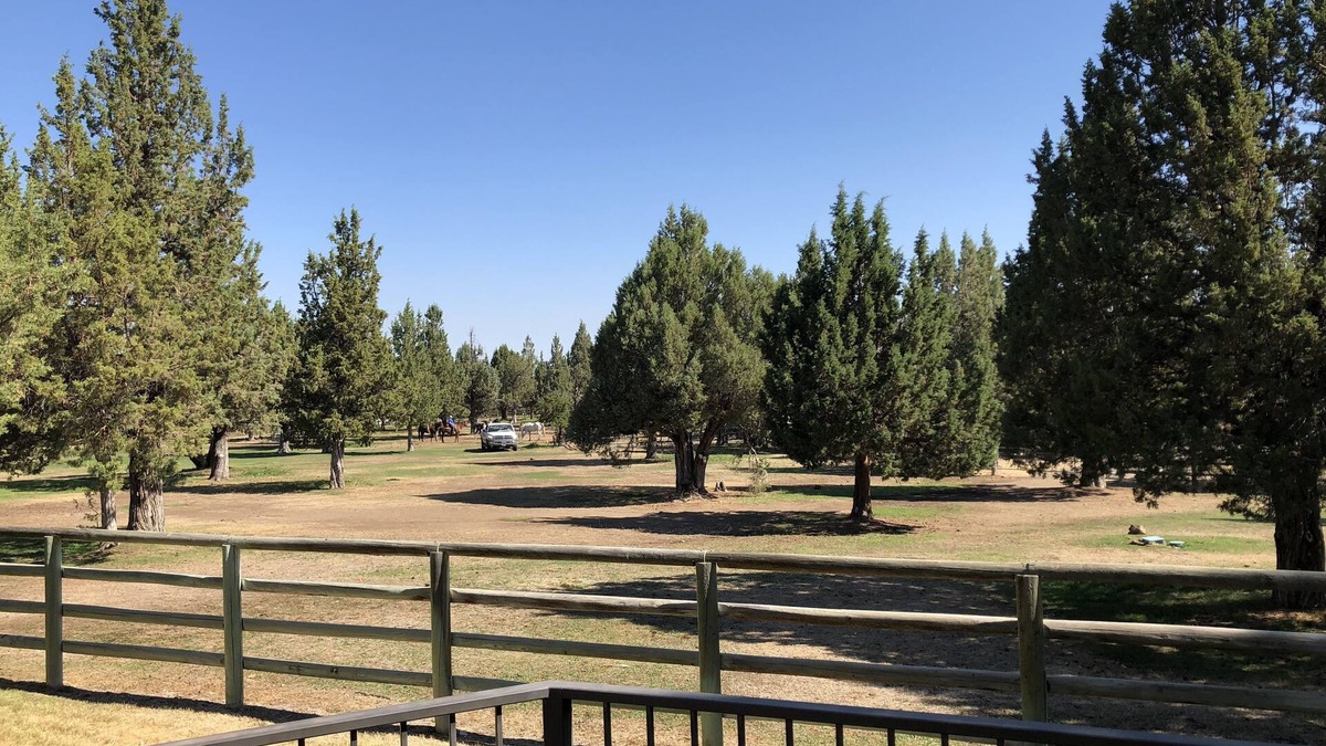 Redmond House | Fabulous Eagle Crest Resort Juniper Meadow, Private Hot Tub, Golf Course, Pool