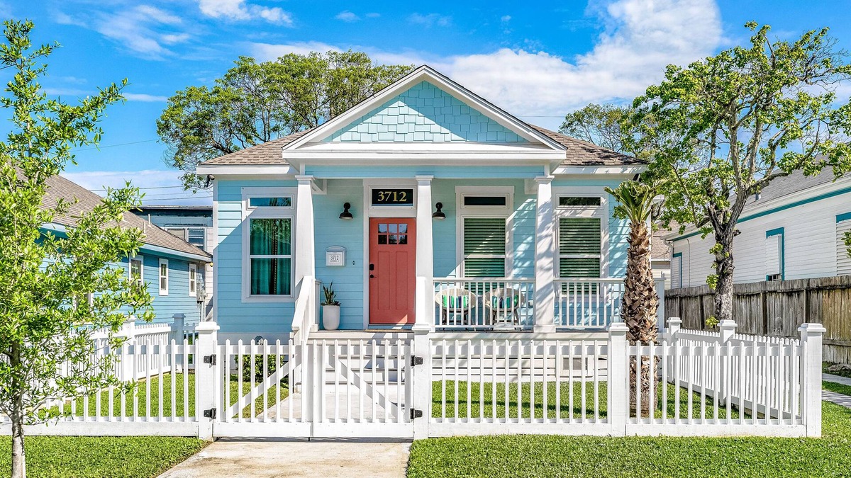 Galveston House | Fabulous family-friendly home w/a private yard - close to the beach