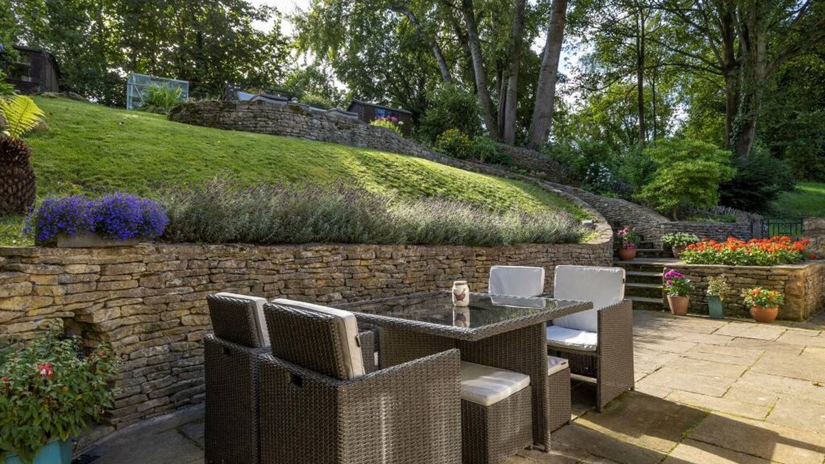 Longparish House | Fabulous Farmhouse in Hampshire