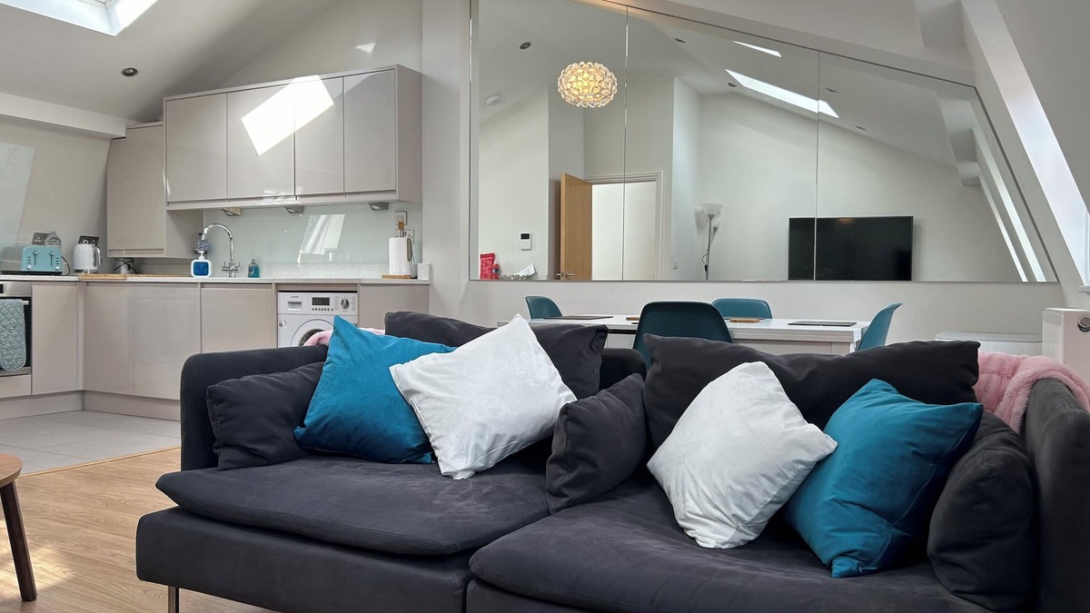Fitzrovia Apartment | Fabulous Fitzrovia 2 Bed 2 Bath with Early Check-in and Portable Air Con