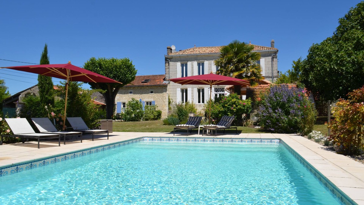 Saint-Thomas-de-Conac Cottage | Fabulous gite in a great location - adults only.