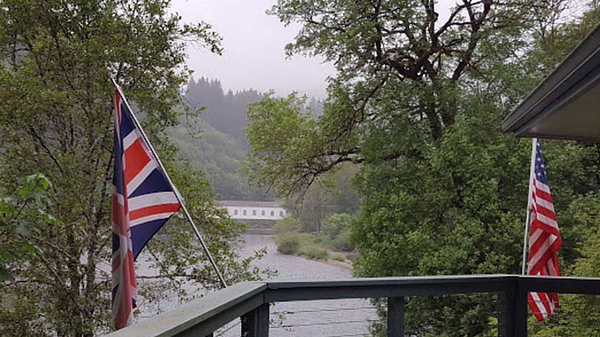 Marcola House | Fabulous home on the Mckenzie River.