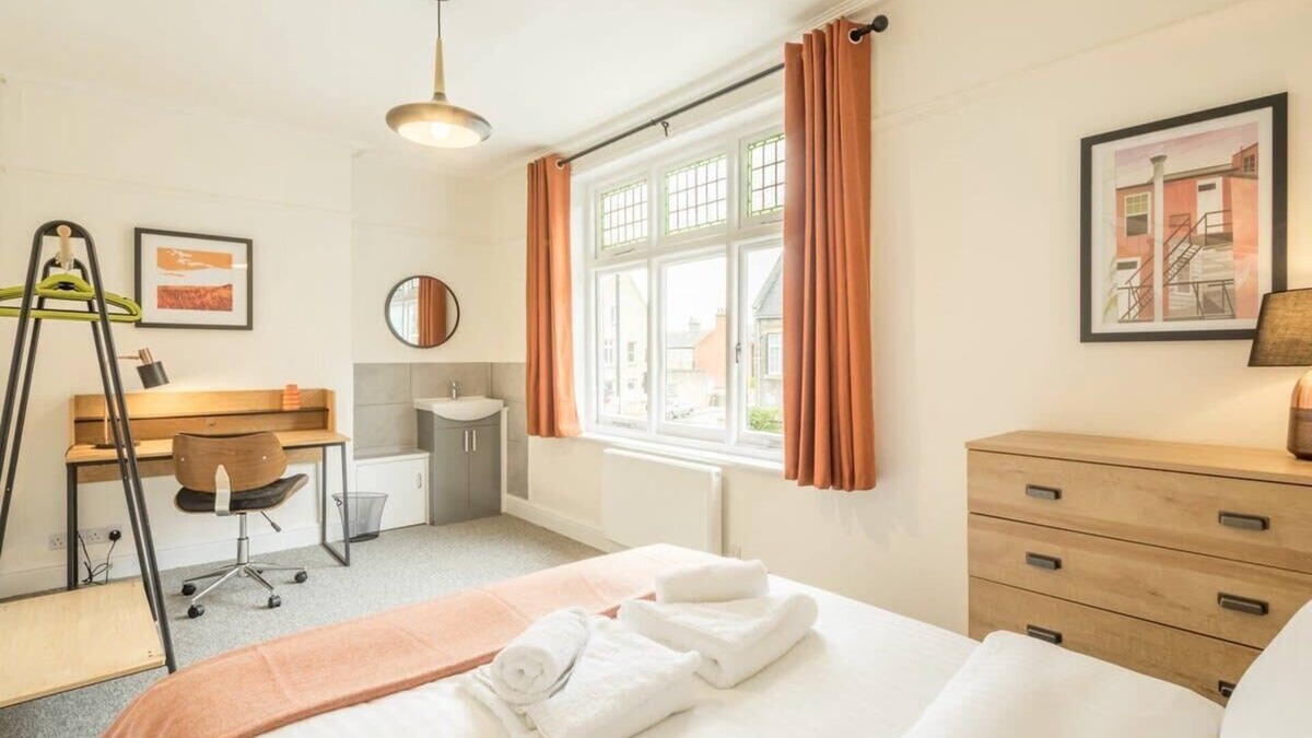 Mill Road Apartment | Fabulous Large Apartment for 7 - CENTRAL Cambridge