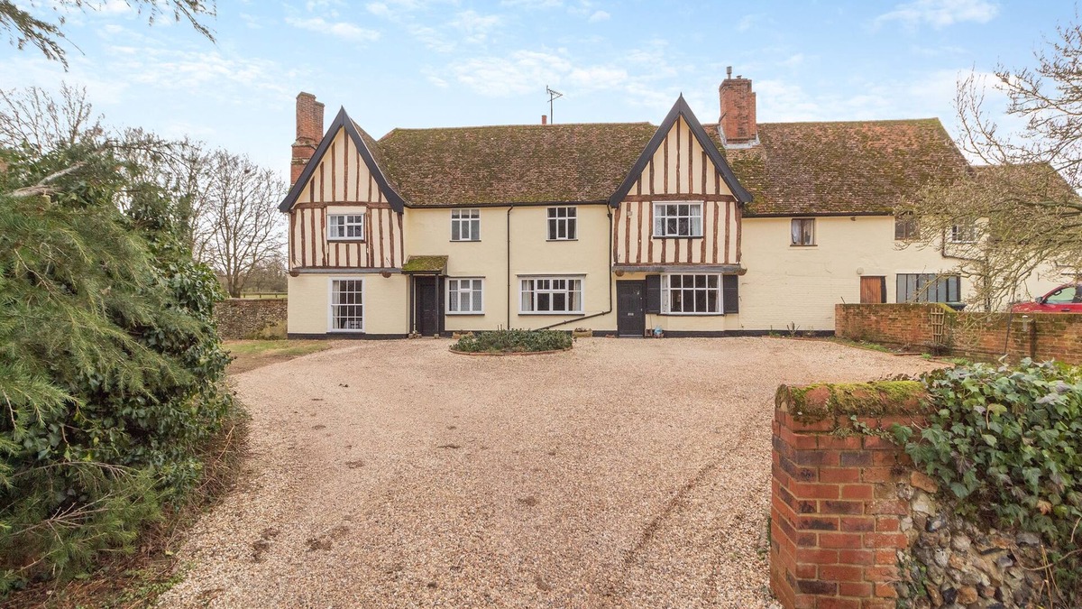 Ipswich Cottage | Fabulous looking property with an abundance of beams.
