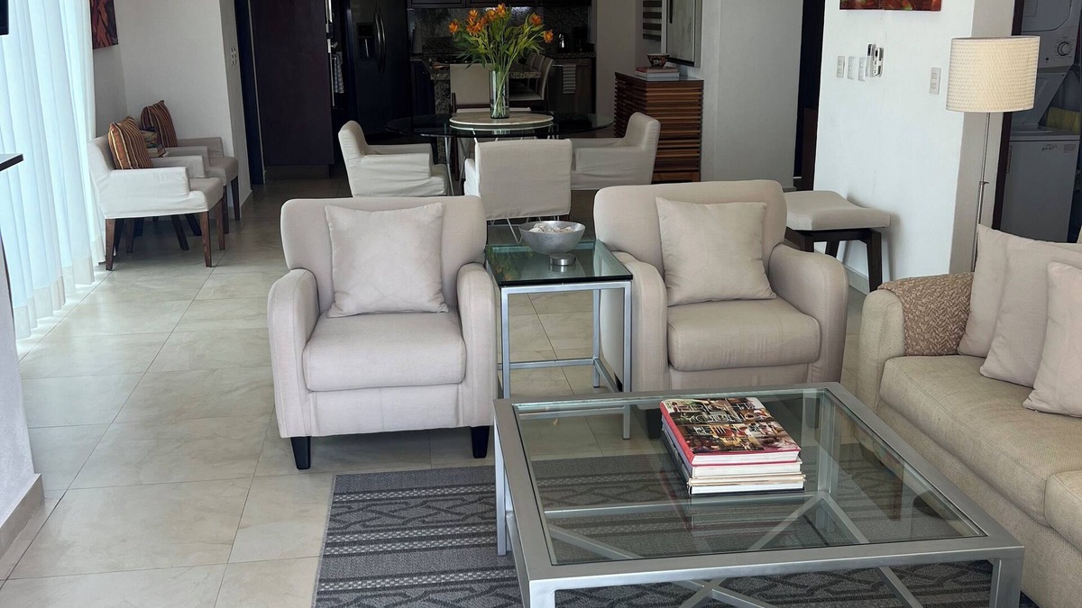 Romantic Zone Condo | Fabulous Luxury Penthouse in Romantic Old Town!