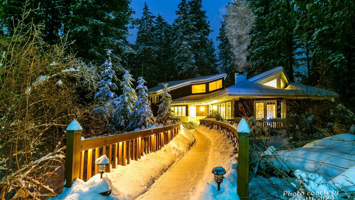 Ronan House | Fabulous Mountain Creek Retreat Near Flathead Lake, Montana