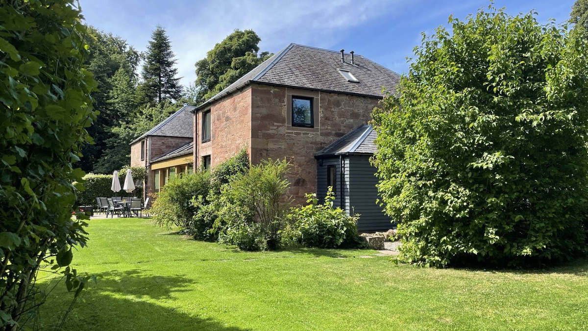 Letham Grange Cottage | Fabulous open plan house in large country estate close to beach and visitor attractions
