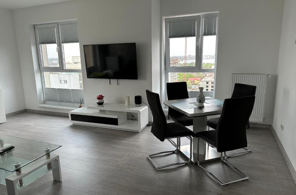 Militari Apartment | Fabulous Penthouse Lakeview W20