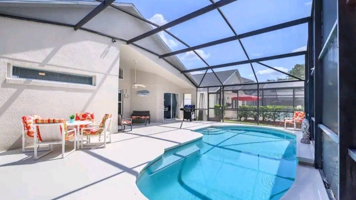 Lake Berkley House | Fabulous, Quiet Family Resort Vacation Home, South Facing Pool, Disney, SeaWorld