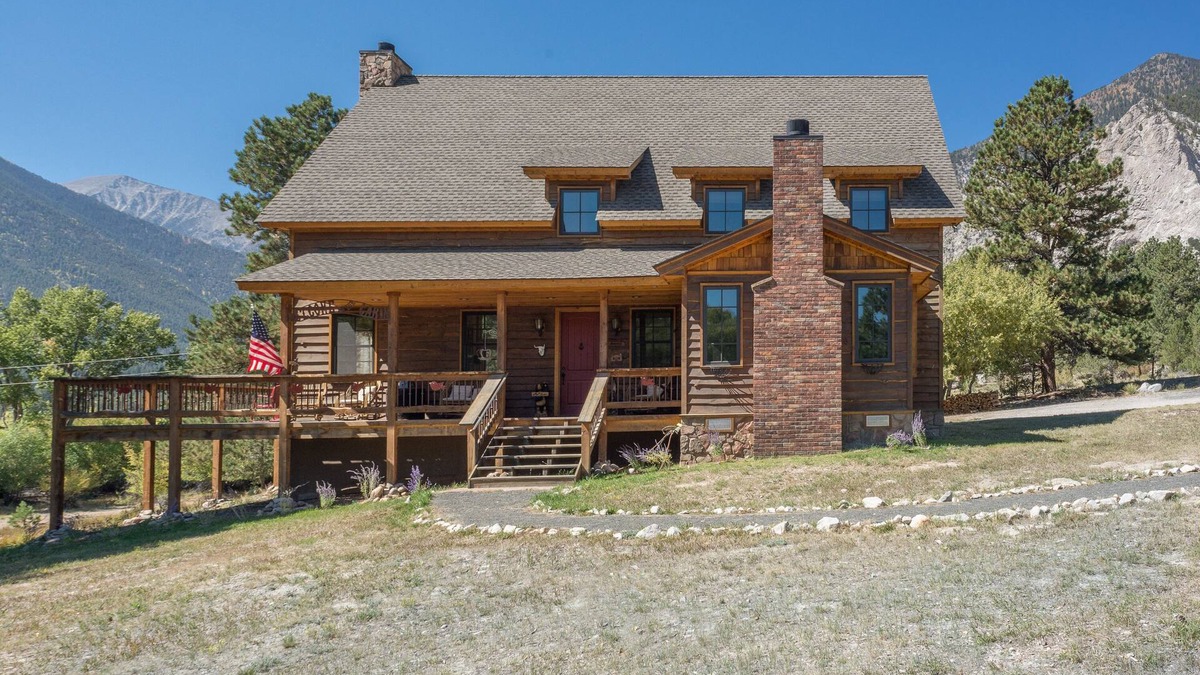 Nathrop House | Fabulous Scenic Mountain Home - Sleeps 10!