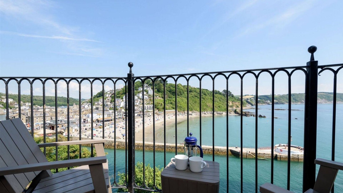 West Looe House | Fabulous sea front apartment for 6 with parking