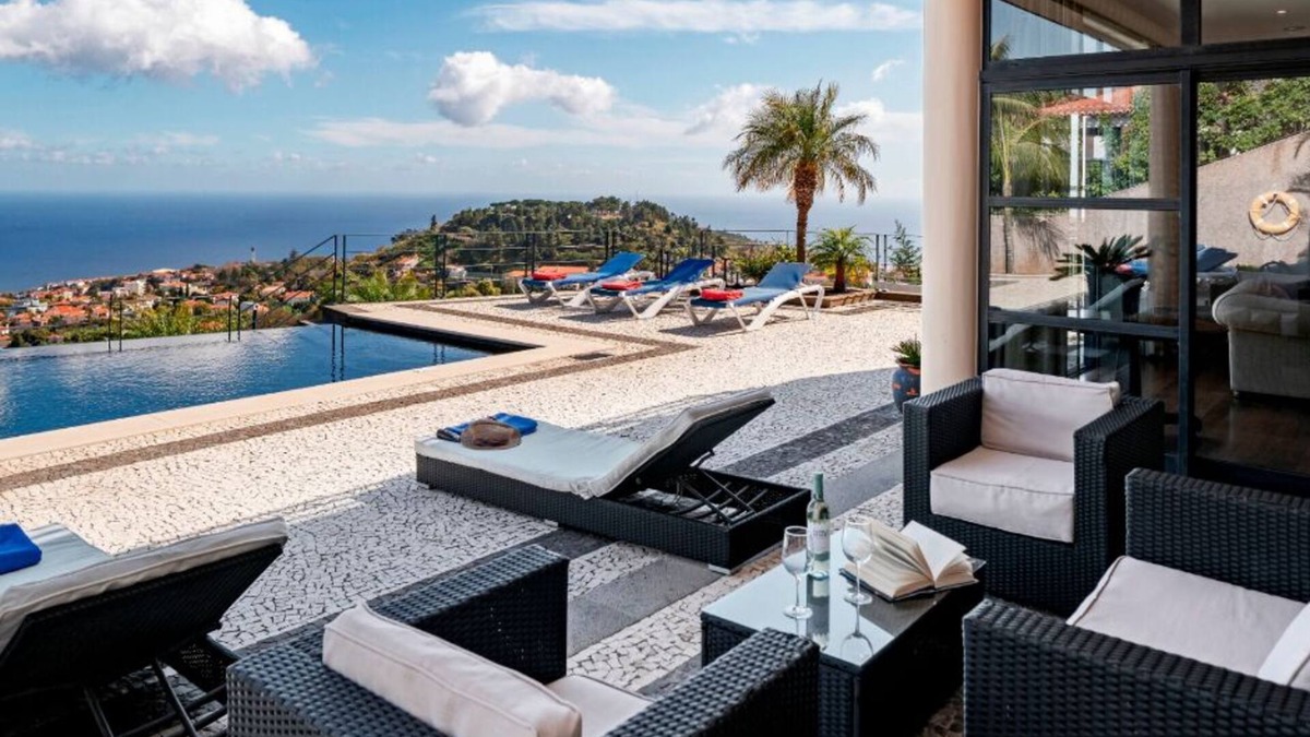 Santo Antonio Villa | Fabulous seaview, pool and games room | Villa Luz
