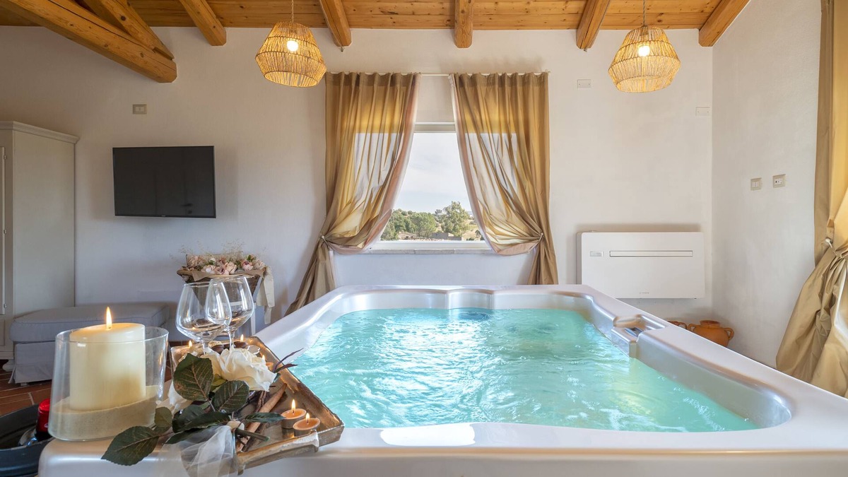 Mores Ski Chalet | Fabulous Shardana cottage with in-room Jacuzzi