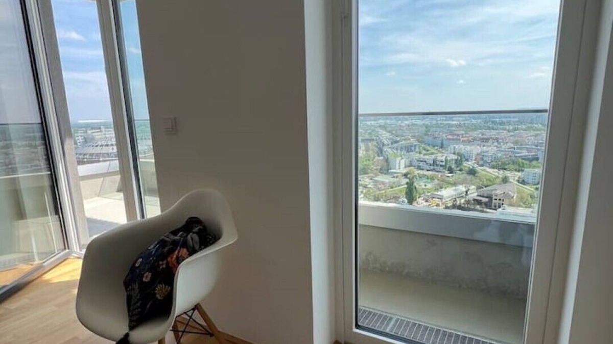 Erdberg Apartment | Fabulous skyline view in the iconic city of Vienna.