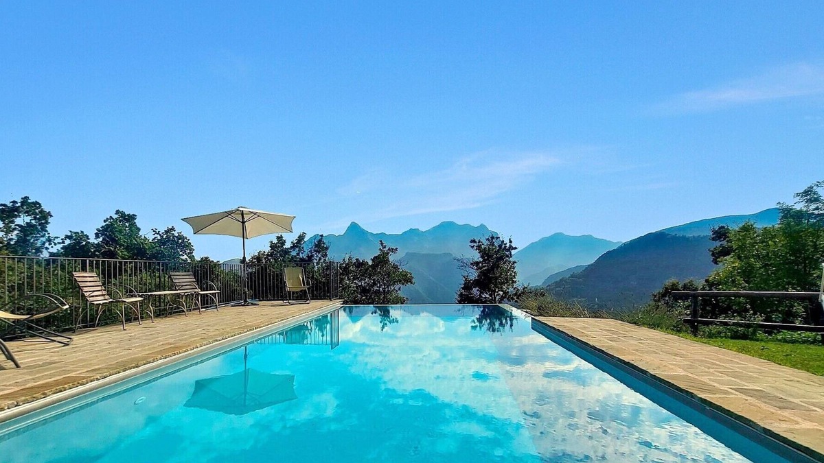 Castelnuovo di Garfagnana Cottage | Fabulous Spectacularly Located Romantic Cottage With Private Infinity Pool