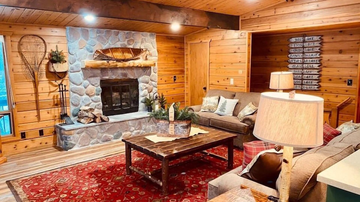 Manitowish Waters Cabin | Fabulous stay in fun Manitowish getaway (+Pontoon)