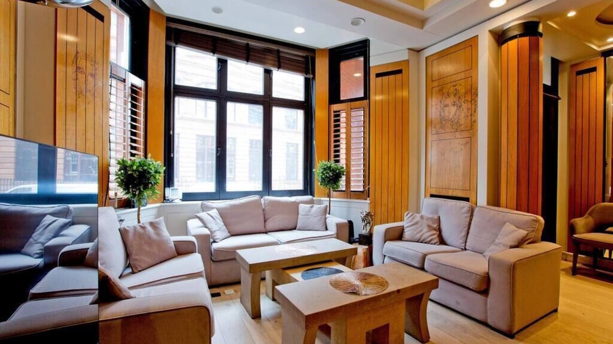 Brompton & Hans Town Apartment | Fabulous Three Bedroom Flat Opposite Harrods
