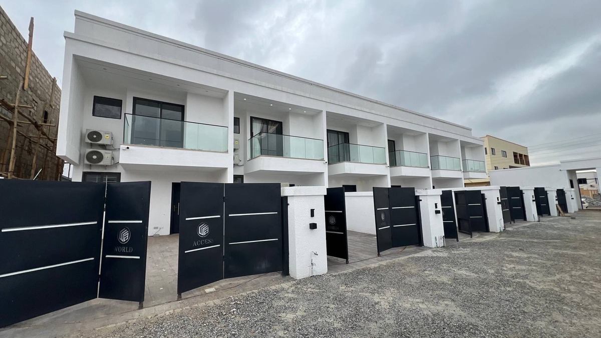 Accra House | Fabulous townhome with AC in vibrant Accra about 20 mins from Kotoka Airport.