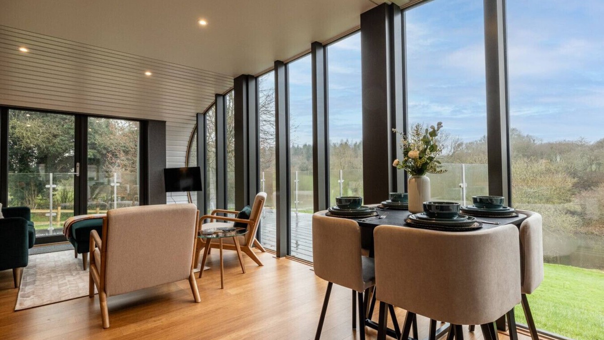 Chipping Norton Cabin | Fabulous Two Bedroom Eco Pod, Old Chalford Estate